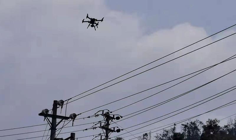 無人機紅外測溫助力陜西寶雞電網(wǎng)安穩(wěn)運行(圖1)